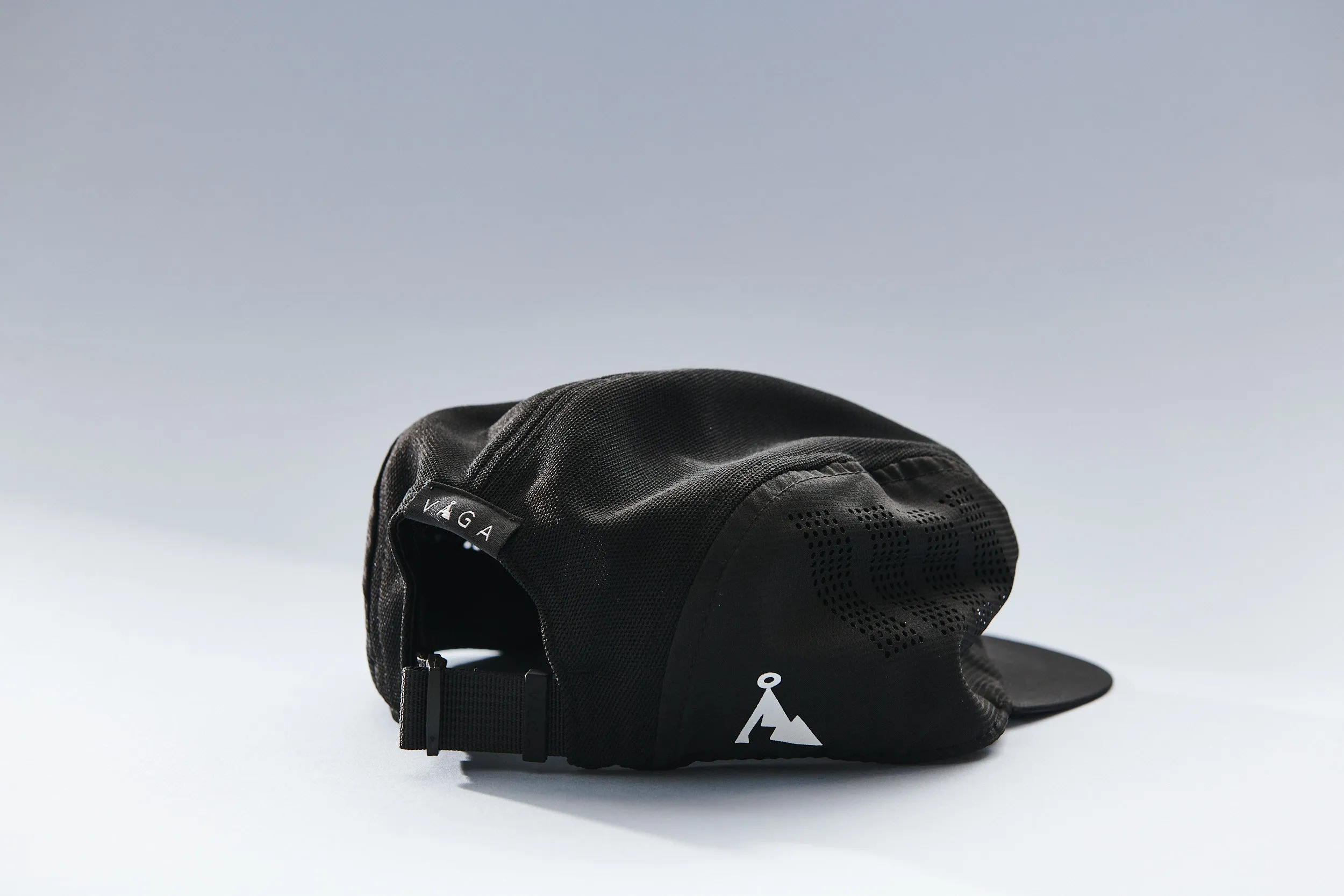 Feather Cap - Black / Grey & White