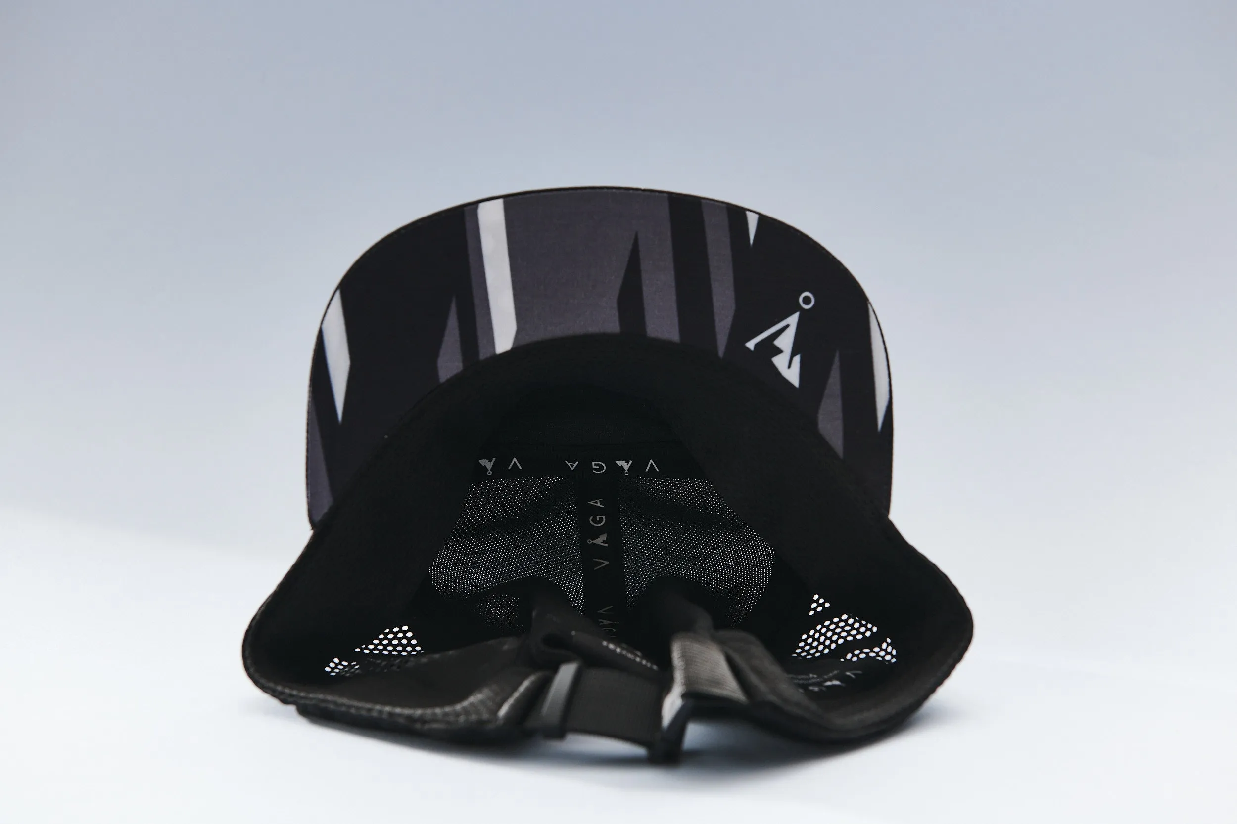Feather Cap - Black / Grey & White