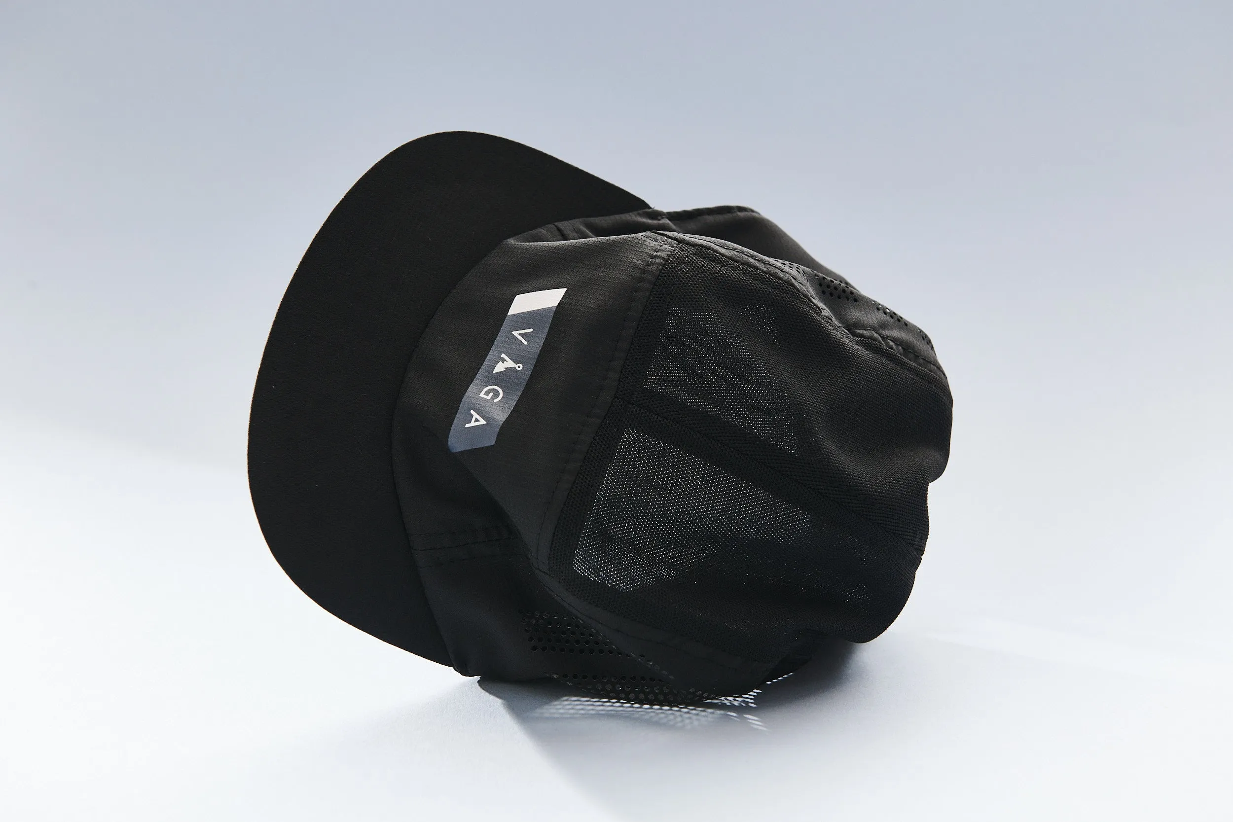 Feather Cap - Black / Grey & White