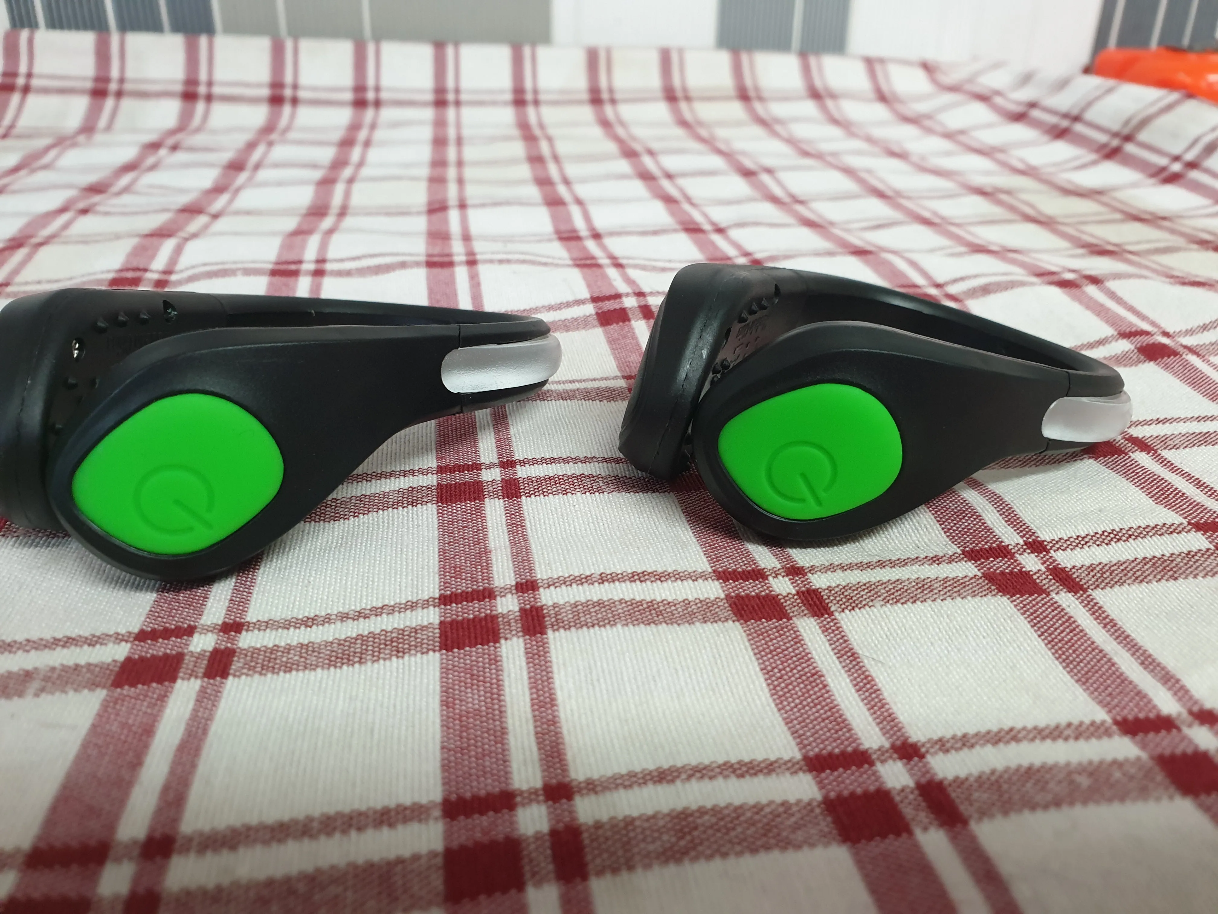 NEW 2  shoe clip lights green  FREE POSTAGE 🟢