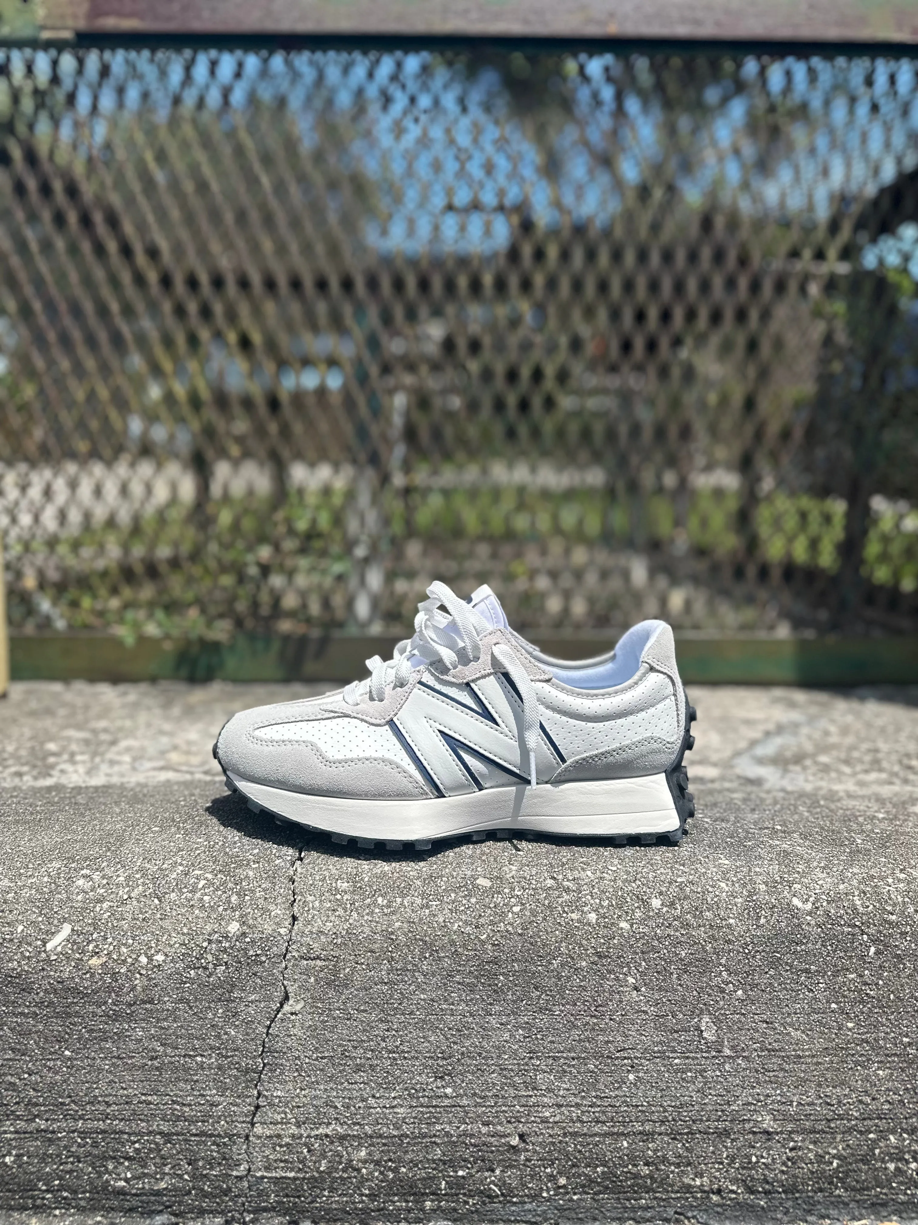 New Balance 327- Cloudy White