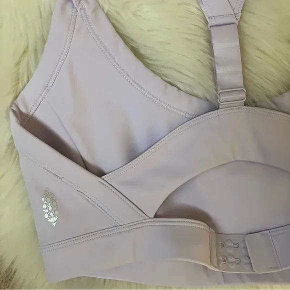 *NEW* FREE PEOPLE FP Movement Run Racer Bra in Lilac M Lavender Sports Bra NWOT