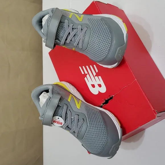 NIB 1.5 X-Wide Little Boys, 680 V6 Velcro Hook &amp; Loop Running Shoe, New Balance