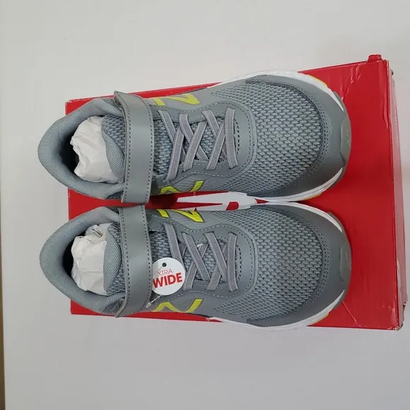 NIB 1.5 X-Wide Little Boys, 680 V6 Velcro Hook &amp; Loop Running Shoe, New Balance