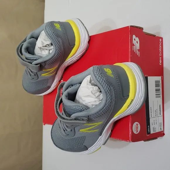 NIB 1.5 X-Wide Little Boys, 680 V6 Velcro Hook &amp; Loop Running Shoe, New Balance