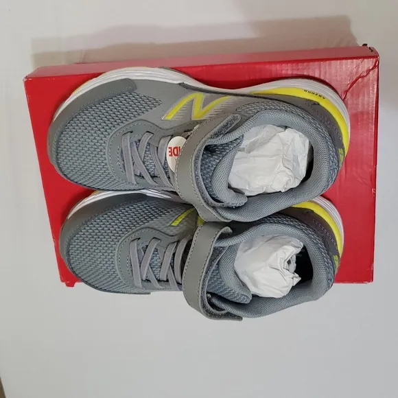NIB 1.5 X-Wide Little Boys, 680 V6 Velcro Hook &amp; Loop Running Shoe, New Balance