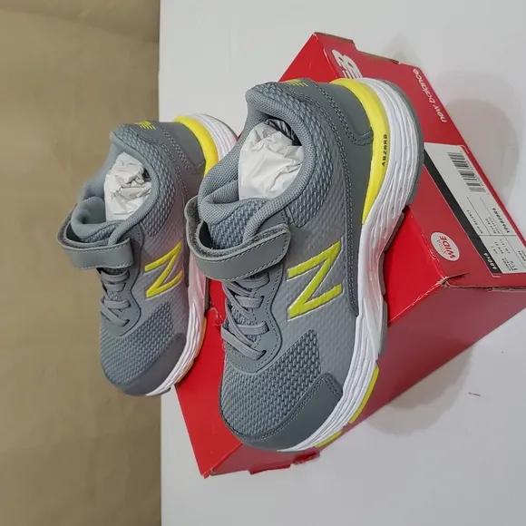 NIB 1.5 X-Wide Little Boys, 680 V6 Velcro Hook &amp; Loop Running Shoe, New Balance