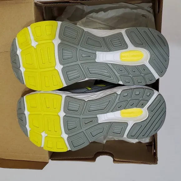 NIB 1.5 X-Wide Little Boys, 680 V6 Velcro Hook &amp; Loop Running Shoe, New Balance
