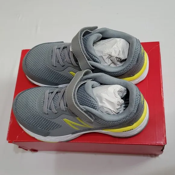 NIB 1.5 X-Wide Little Boys, 680 V6 Velcro Hook &amp; Loop Running Shoe, New Balance