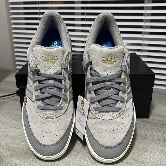 NWT Adidas Originals Tyshawn II 'Light Onix Clear Granite' Shoes JI0848