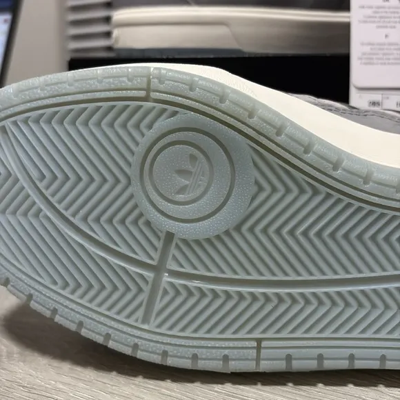 NWT Adidas Originals Tyshawn II 'Light Onix Clear Granite' Shoes JI0848