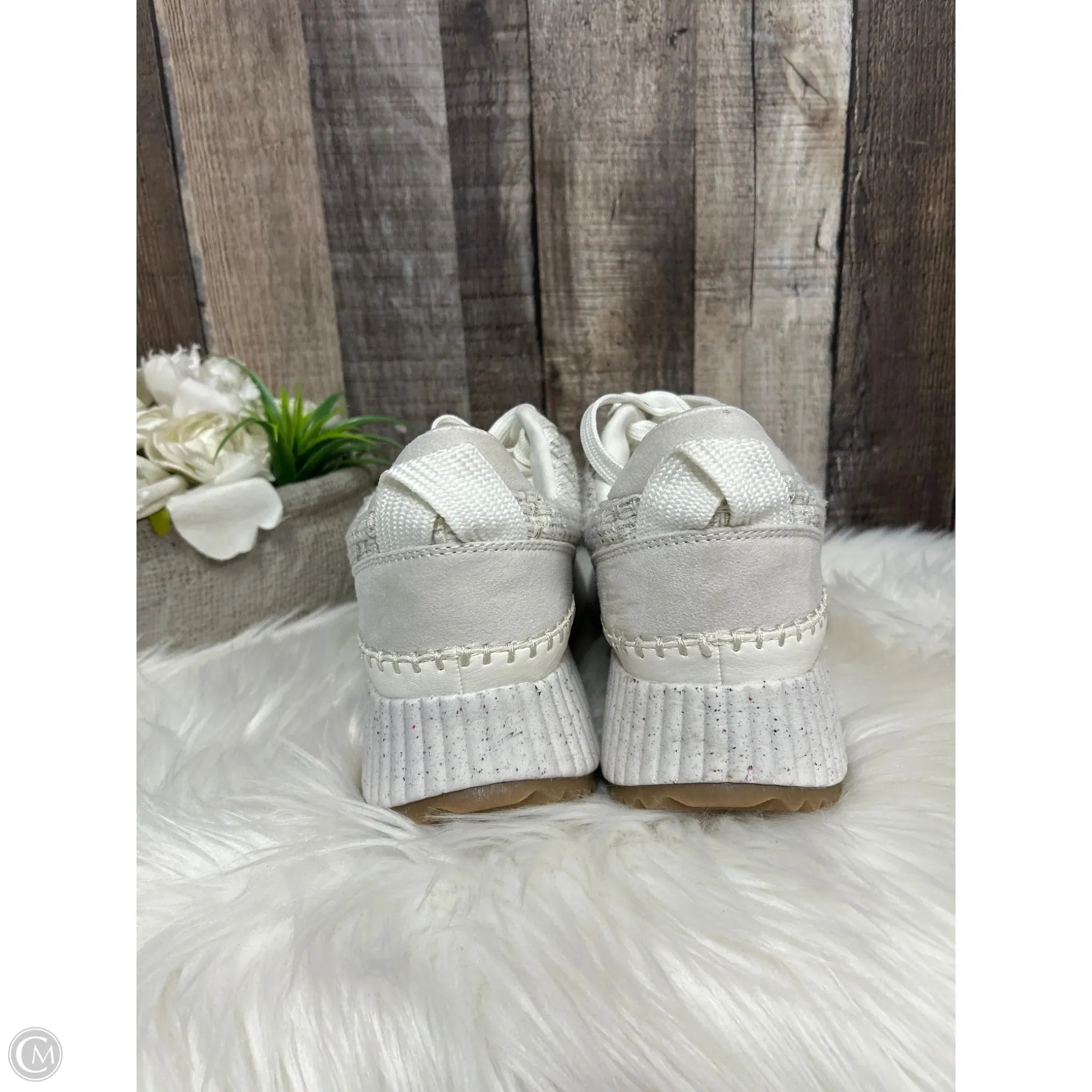 Shoes Sneakers By Universal Thread In Ivory, Size: 8