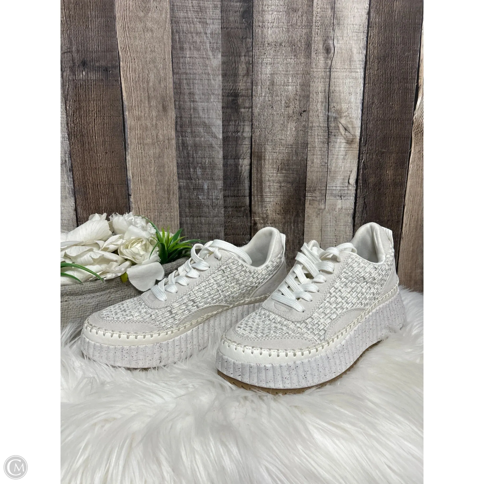 Shoes Sneakers By Universal Thread In Ivory, Size: 8