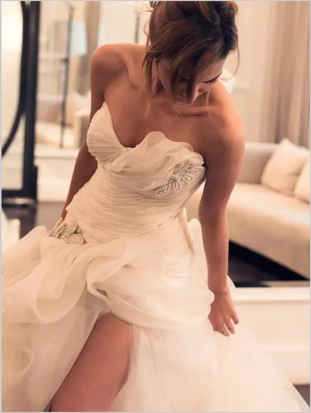 Sweetheart Organza Beading Sleeveless Wedding Dresses Brush Train Ball Gown