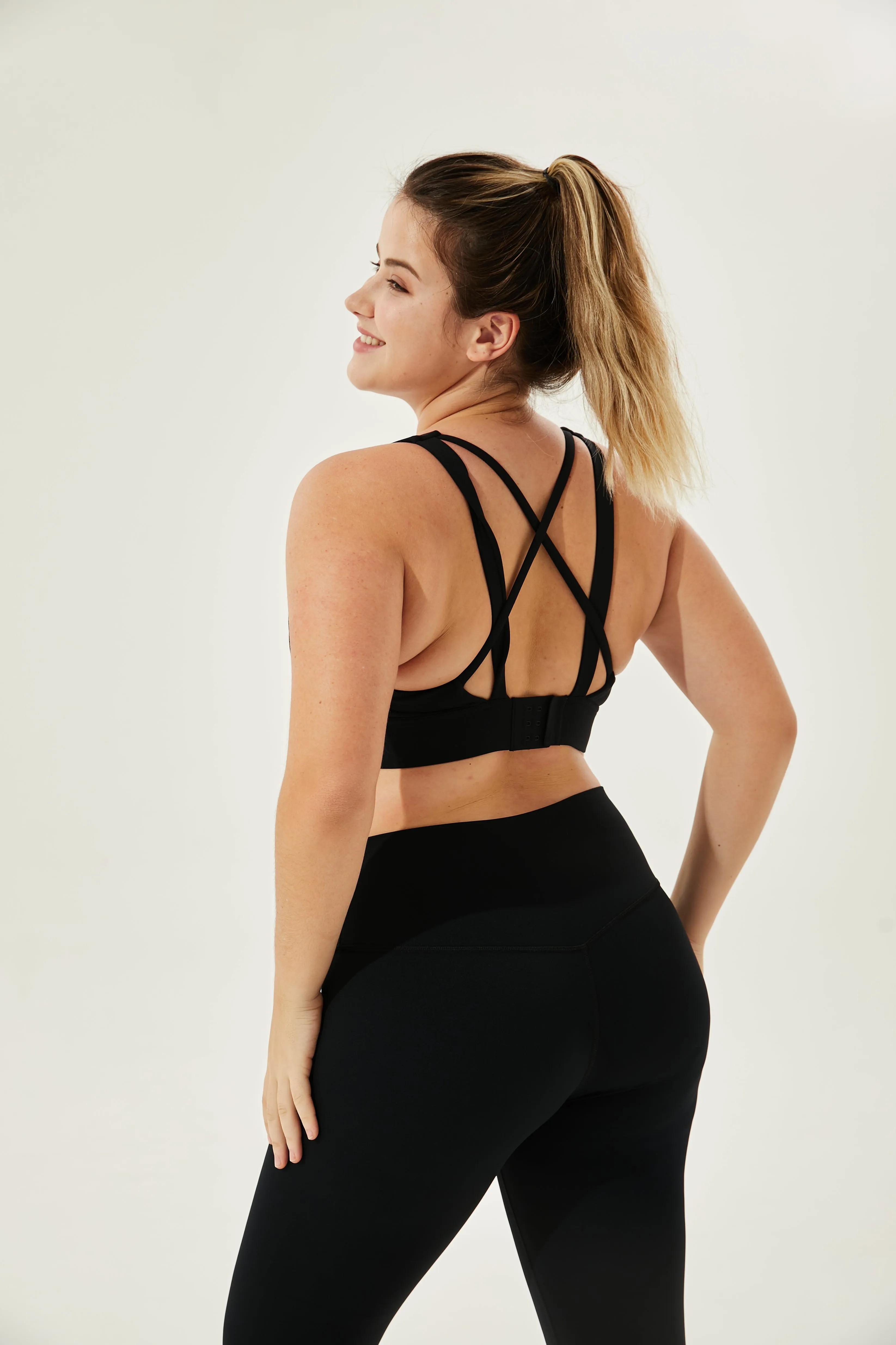 Tangs Display -  High Impact Trendy Sports Bra With Moulded Cups & Clasp