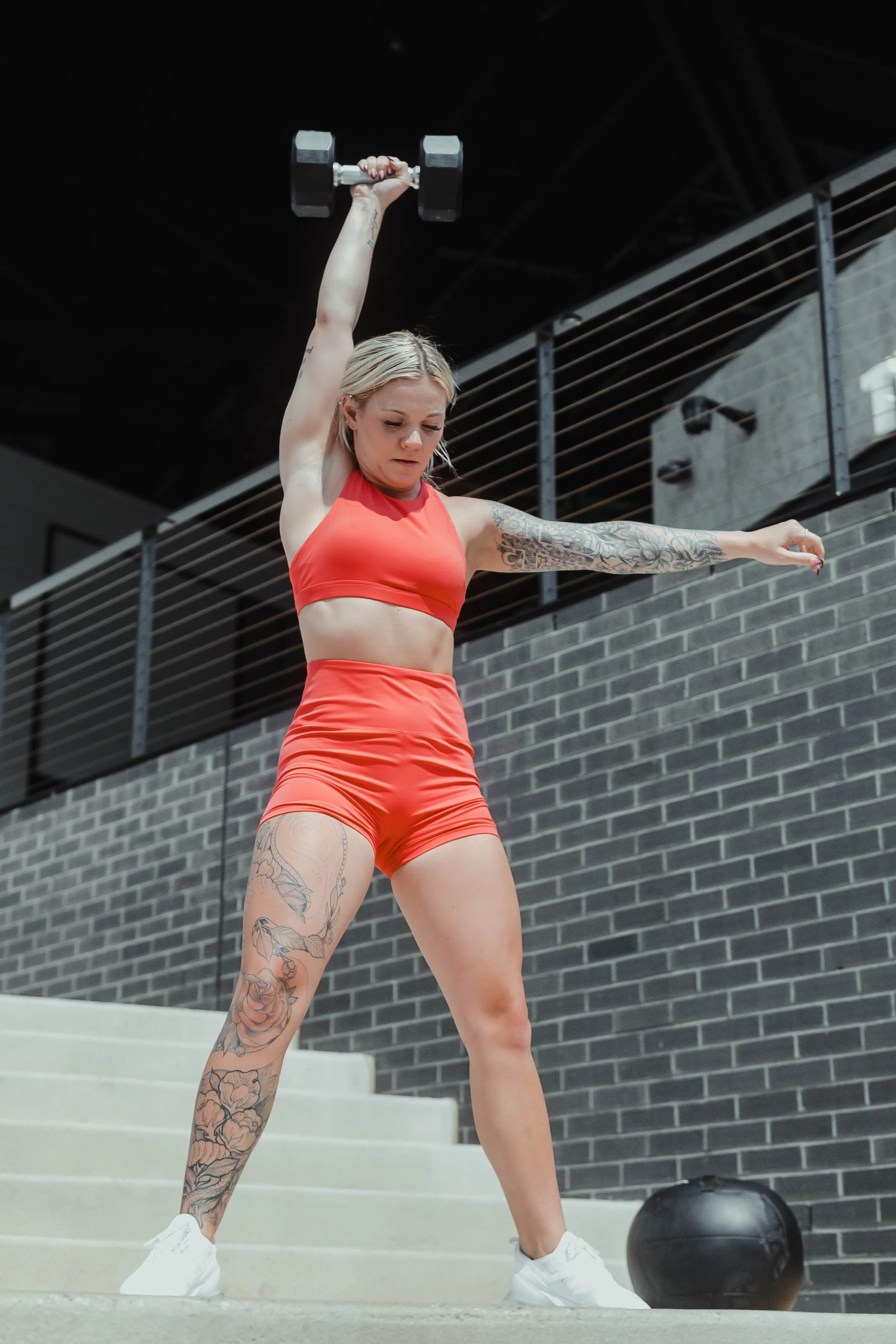 VA ENERGY BRA HIGH-NECK SPORTS BRA