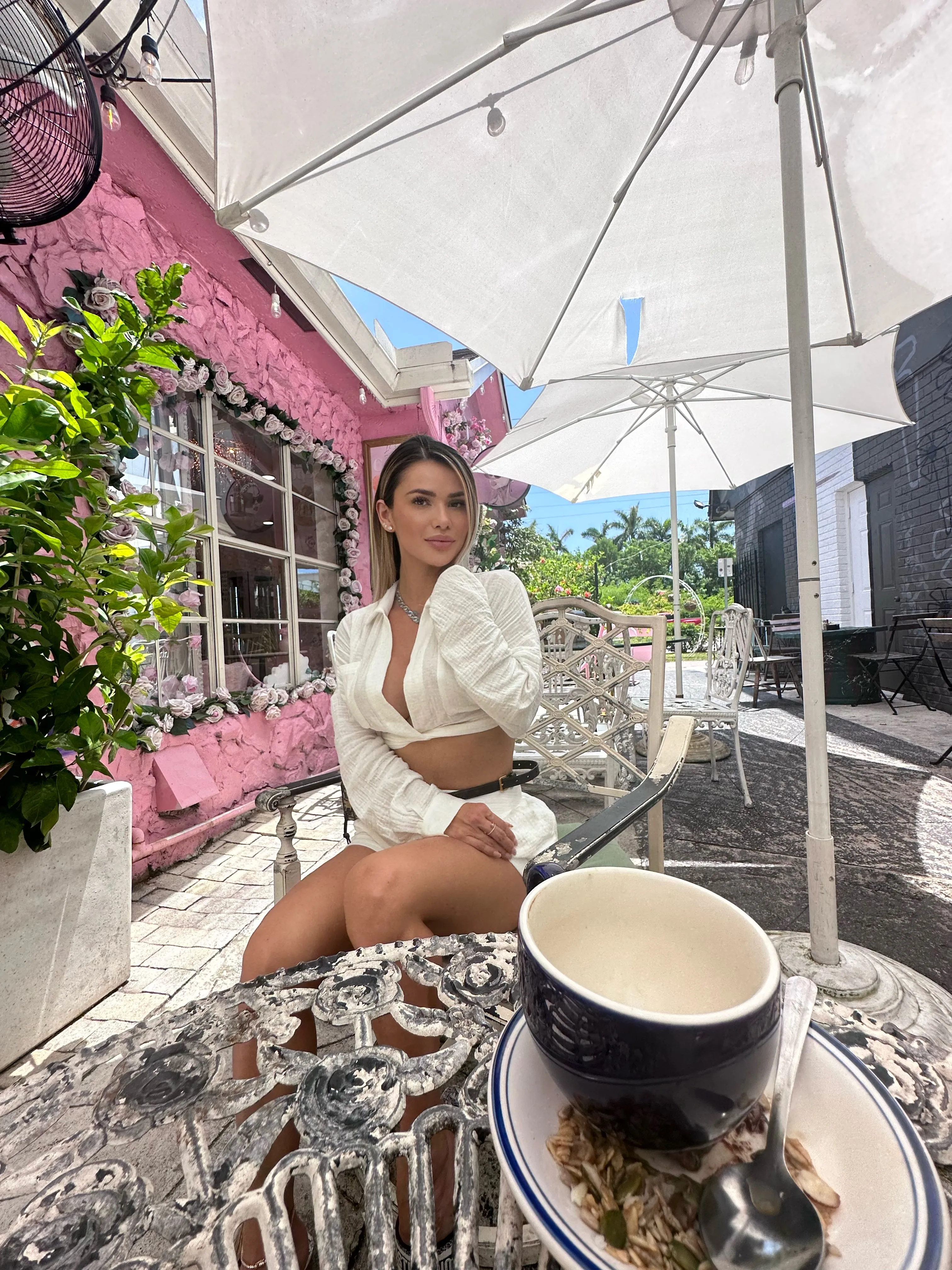 White is a mood set